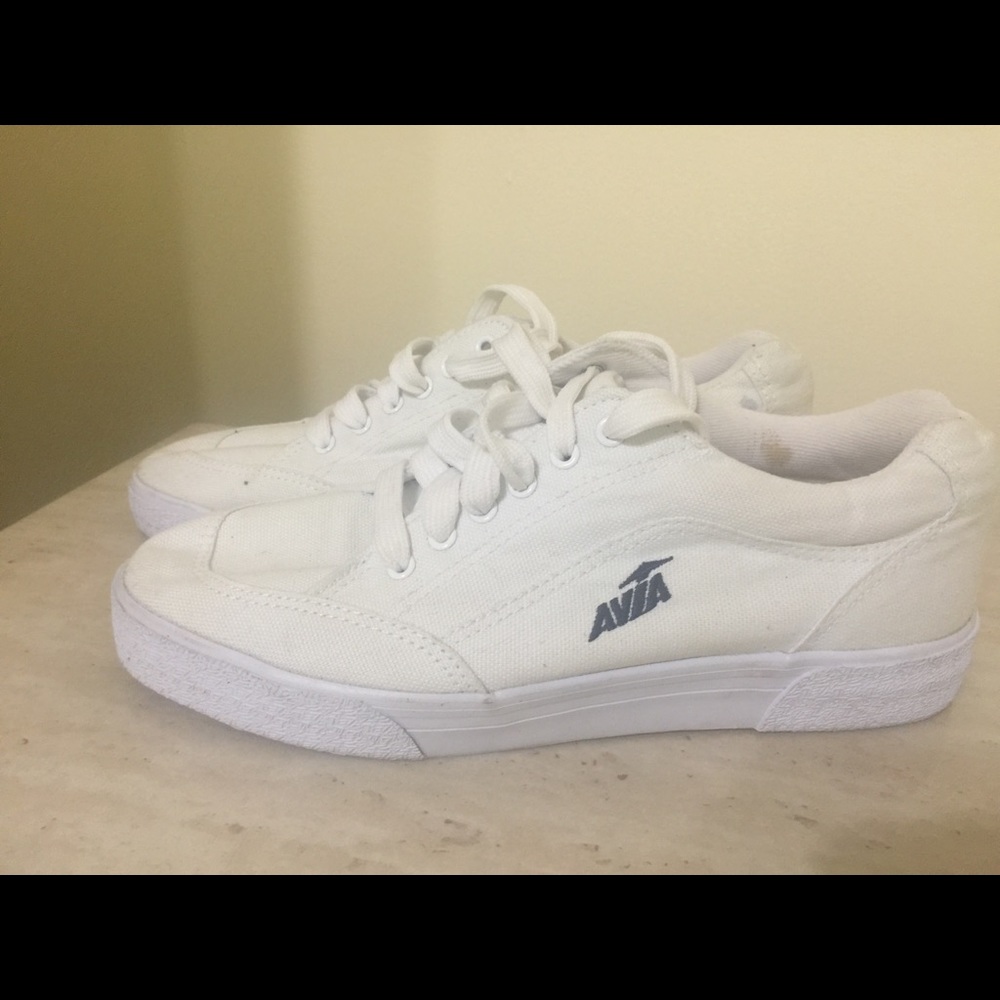 Size 8 women Avis sneakers